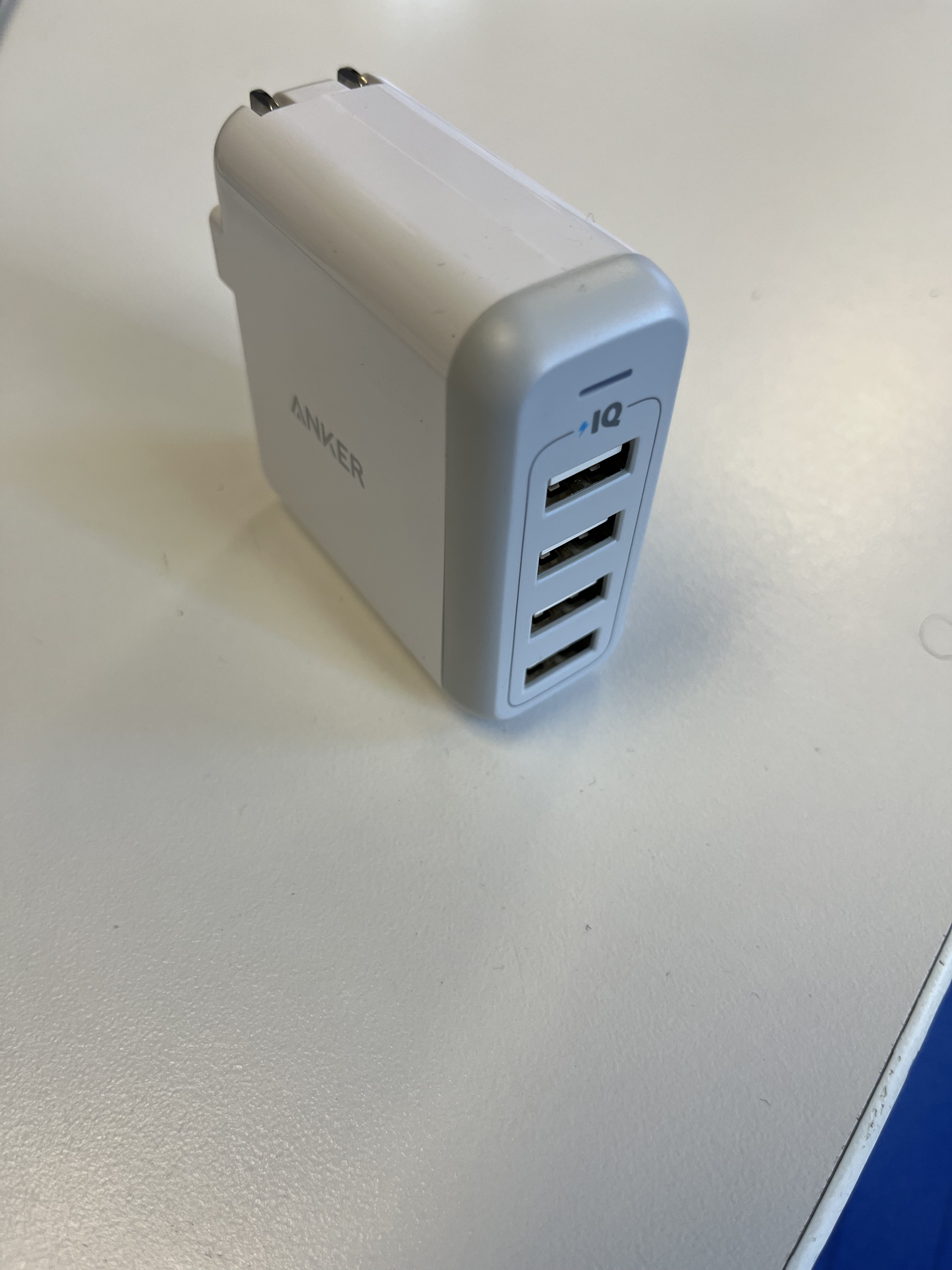 4-port_anker_charger.png